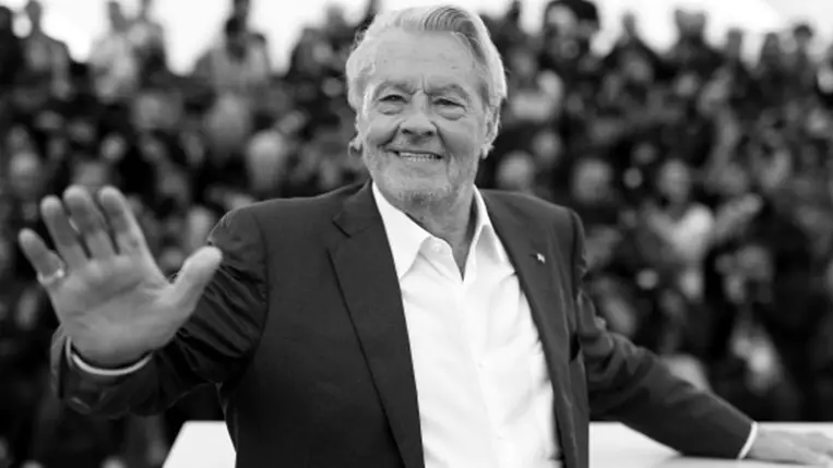  Alain Delon francia filmszínész a 72. Cannes-i Nemzetközi Filmfesztivál Arany Pálma-életműdíjának átadásán, 2019. május 19-én (Fotó: MTI/EPA/Ian Langsdon)