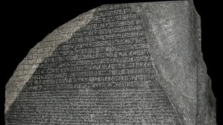 Háromnyelvű gránittömb oldotta meg a hieroglifák rejtélyét 
