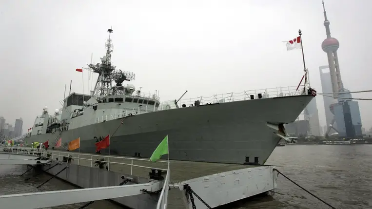 Kínai hadsereg: provokatív lépés volt a kanadai fregatt áthaladása a Tajvani-szoroson