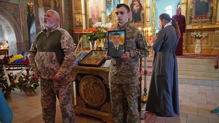 Munkácson megtartották az elesett védő, Jurij Lohascsov temetését. Fotó: Munkácsi Városi Tanács