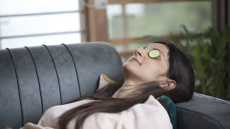 Megfiatalítják a szemkörnyéket, eltüntetik a karikákat ezek az egyszerű házi trükkök