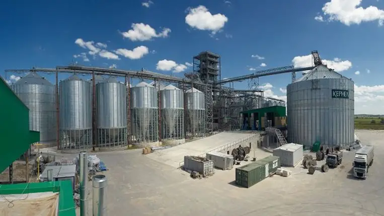 Orosz dróntámadás miatt leállították a Kernel napraforgóolaj-gyártó üzemének működését Nyugat-Ukrajnában