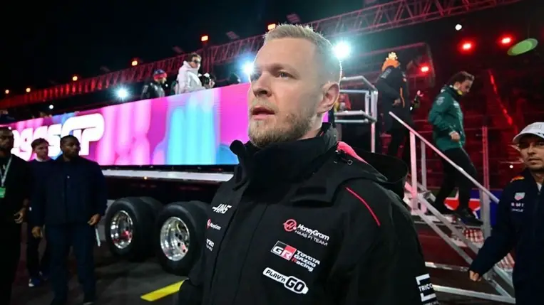 Megvan a Forma-1-ből távozó sztárpilóta új csapata