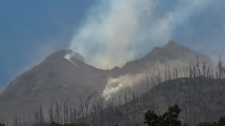  Füst gomolyog a Lewotobi Laki-Laki vulkánból 2024. november 4-én, miután az éjszaka kitört (Fotó: ARNOLD WELIANTO/AFP)