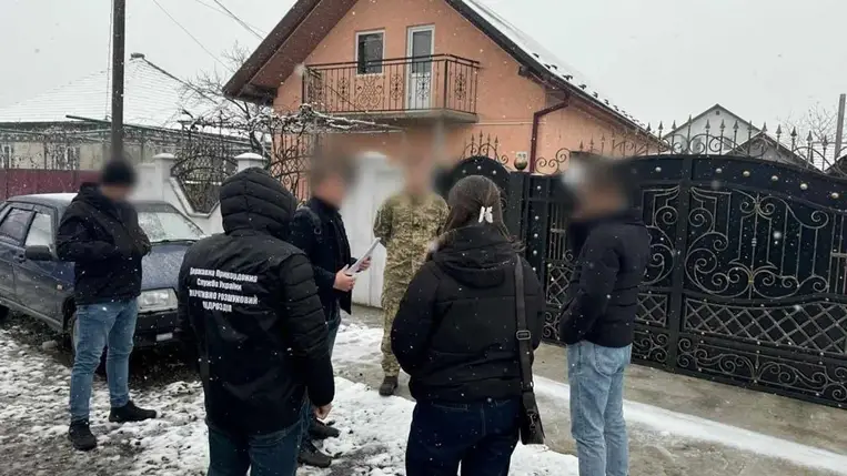 Kárpátalján őrizetbe vettek egy határőrt, aki férfiak illegális határátlépését segítette elő. Fotó: Ukrán Állami Határőrszolgálat