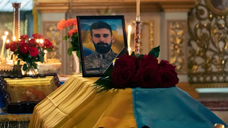 Munkácson végső búcsút vettek a 32 éves Maxim Resetnyiktől. Fotó: Munkácsi Városi Tanács