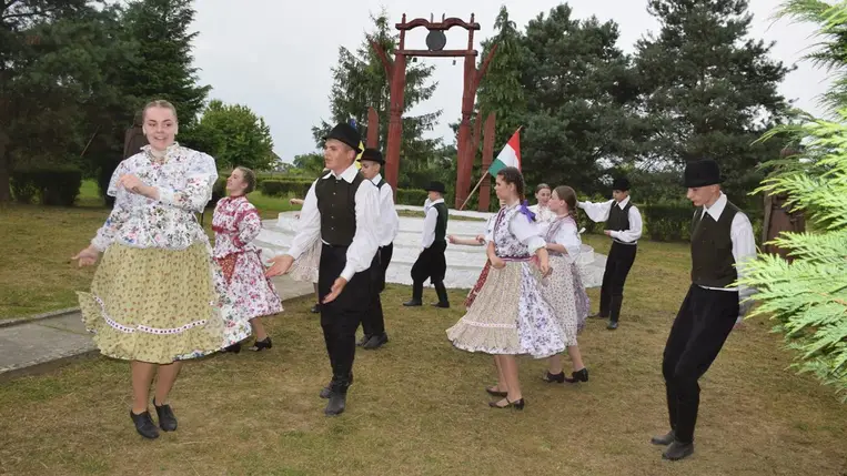 Ünnepség a Tiszacsomai Honfoglalási Emlékparkban. Fotó: Kárpátinfo/Kovács Elemér