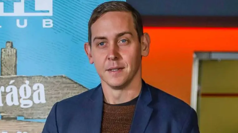 Molnár Gusztávot ittasan, a járdán fekve fotózták le