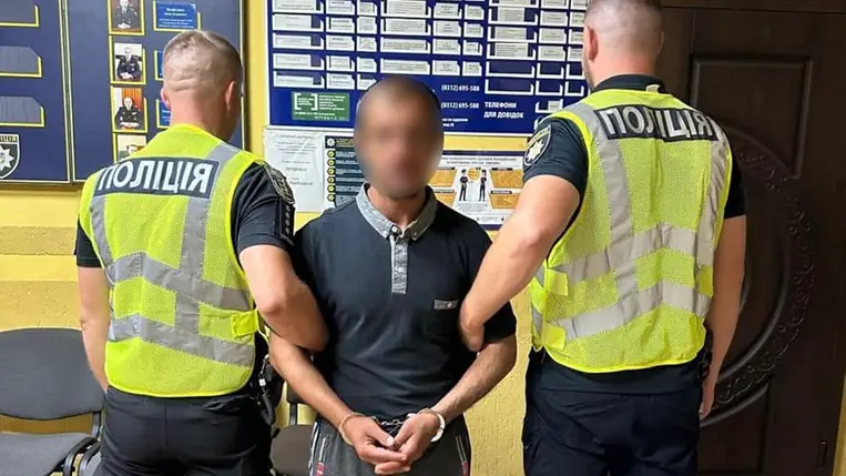 Kárpátalján az utcán kiraboltak egy 55 éves csapi nőt. Egy férfi kitépte kezéből táskáját, majd elmenekült. Fotó: Nemzeti Rendőrség