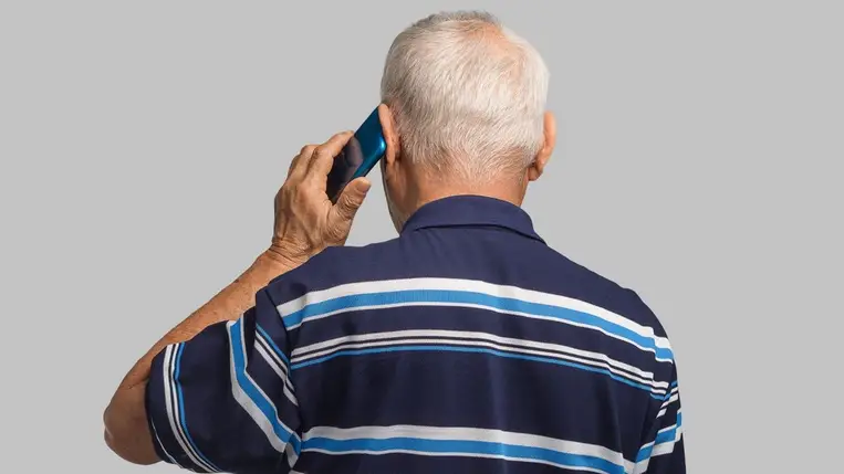 Egy telefonhívás után bement a bankba az ajkai férfi – 4 milliót veszített