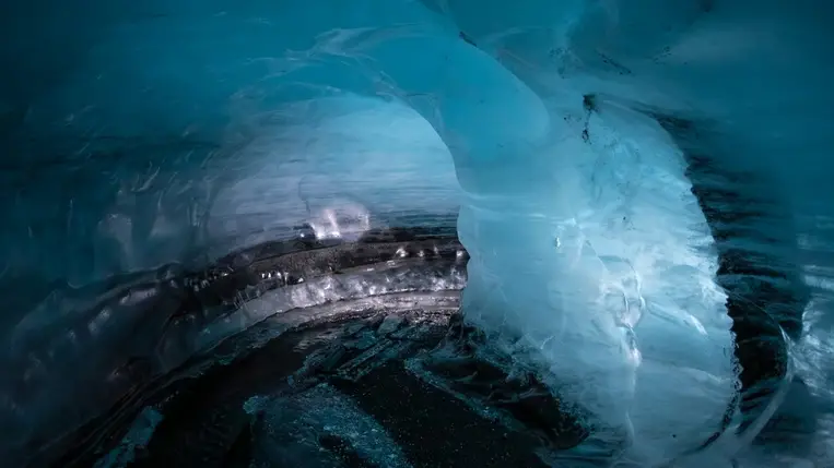 Jégbarlang ( Illusztráció )