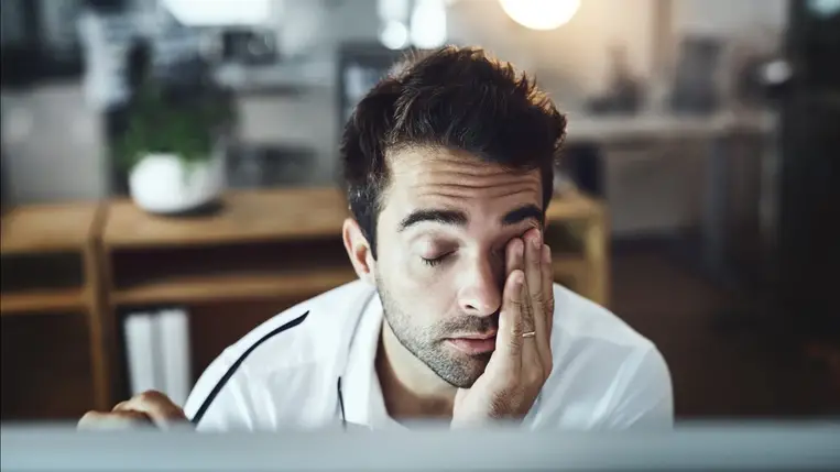 Fiatalon kiégni: a harmincasok új generációs problémája?