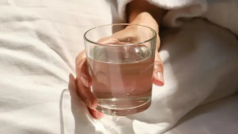 Így hat a testedre, ha egy pohár sós vízzel indítod a reggeleidet 