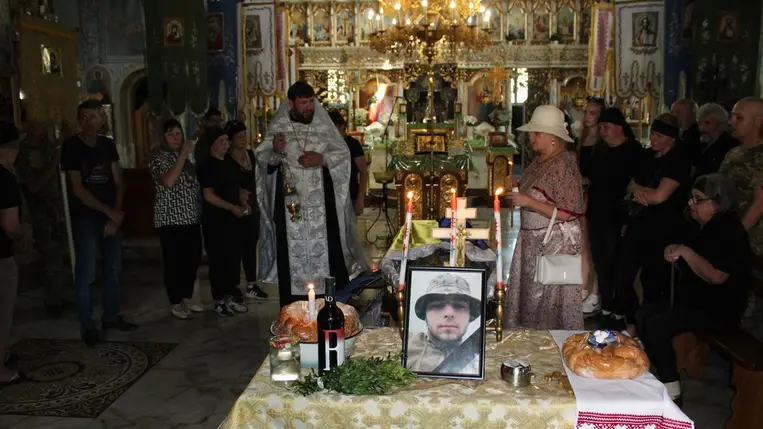 Rahón végső búcsút vettek a 23 éves Vaszil Heraszimcsuktól. Fotó: Rahói Városi Tanács/Facebook