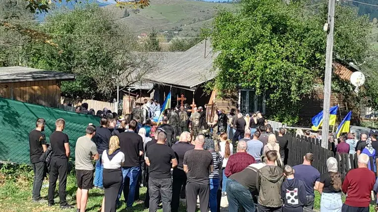 Szeptember 22-én a Jaszinyai (Kőrösmező) kistérség búcsút vett az elesett honvédtől, Ivan Tulajdantól. Fotó:Jaszinyai (Kőrösmező) kistérség/Facebook