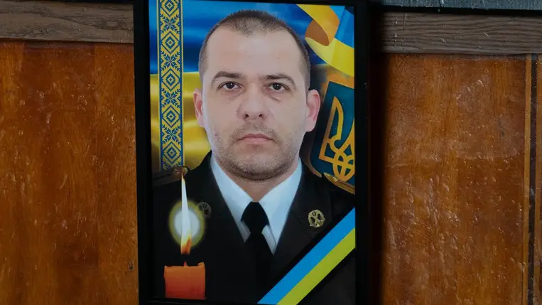 Ungváron utolsó útjára kísérték a háborúban elesett Ihor Prokopov őrnagyot. Fotó: Ungvári Városi Tanács