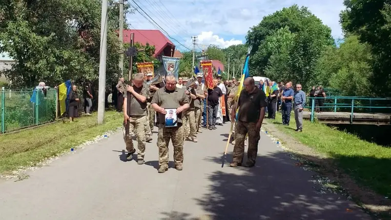 Kárpátalján utolsó útjára kísérték  Ivan Votykanics honvédet. Fotó: Alsóvereckei Községi Tanács Facebook-oldala