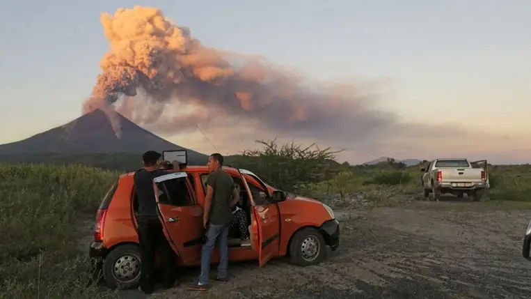 Ismét mérgező füst száll fel a vulkánból, amely elpusztított egy egész várost 