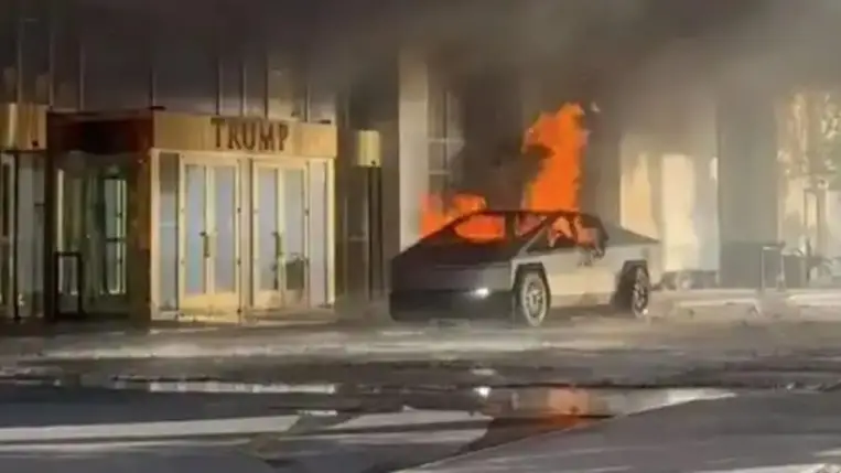 Felrobbant egy Tesla a Las Vegas-i Trump-hotel előtt