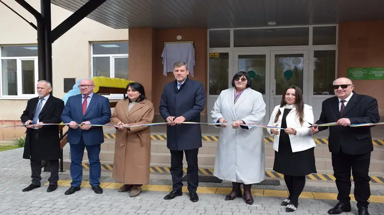 Átadták a Nevetlenfalui Középiskola felújított épületegyüttesét - Oktatás – a megtartó anyanyelv. Fotó: Kárpátinfó/ Kovács Elemér