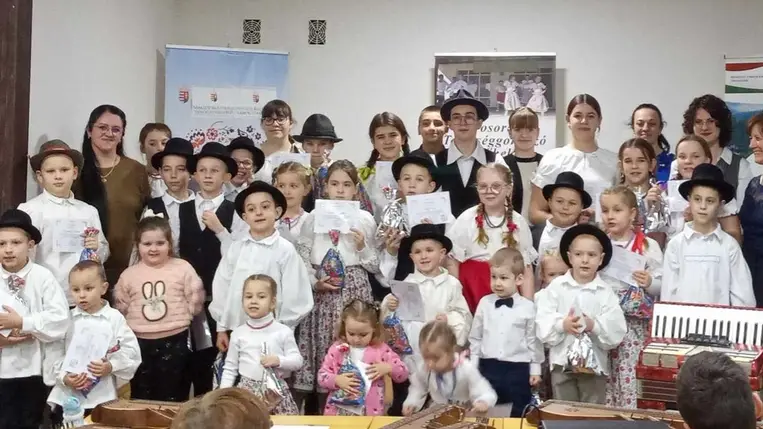 A Sárosoroszi Tehetséggondozó Műhely koncertje - Új esztendő, most kezd újulni