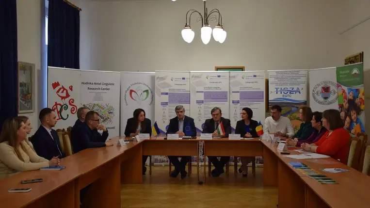 Határmenti együttműködésről tartottak sajtótájékoztatót a Rákóczi Főiskolán - Nyelvi akadálymentesítés a közéletben. Fotó: Kárpátinfó/ Kovács Erzsébet