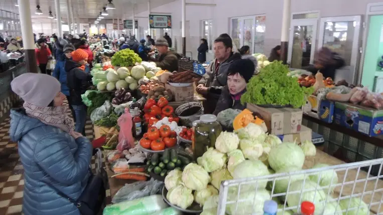 A piacokon télen-nyáron bőséges a kínálat. Fotó: Kárpátinfó/ Kovács Elemér