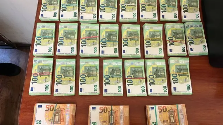 Csaknem 260 ezer eurót találtak egy nőnél az ukrán–magyar határon