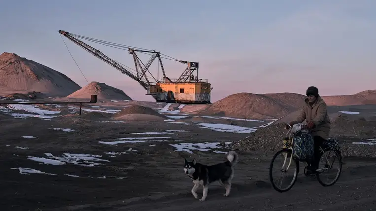  Vödrös-kerekes kotrógépek ritkaföldfémeket bányásznak Kijevtől keletre, az ország északi határrégiójában fekvő zsitomiri területen 2025. február 25-én (Fotó: Kostiantyn Liberov/Libkos/Getty Images)