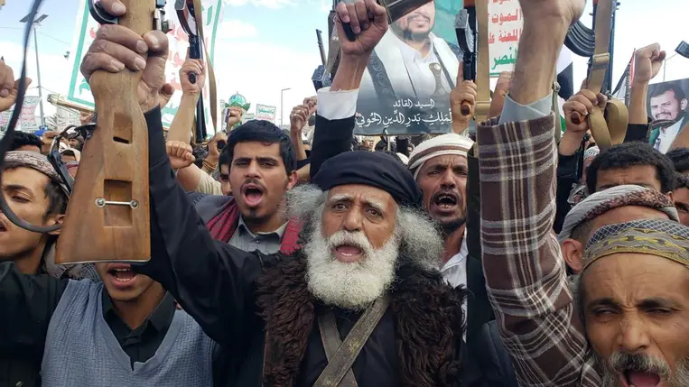 Az amerikai légicsapások ellen tüntetnek a jemeni fõvárosban (Fotó: MTI/EPA/Jajha Arhab)