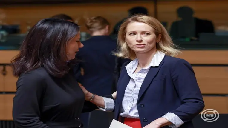 Annalena Baerbock német külügyminiszter (b) és Kaja Kallas, az Európai Bizottság észt alelnöke 2025. április 14-én. MTI/EPA/Olivier Hoslet