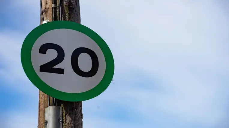 Új közlekedési táblák a külföldi utakon – erre figyeljen, ha autóval utazik / Fotó: brian.martin.photographer