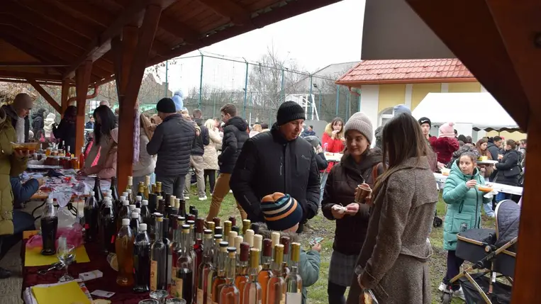 Adventi vásár Beregszászon - A Krisztus-várás mához szóló üzenete. Fotó: Kárpátinfó/ Eszenyi Gábor