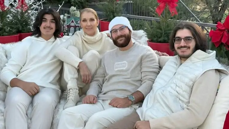 A nagybeteg Céline Dion ritkán látott fiaival pózolt