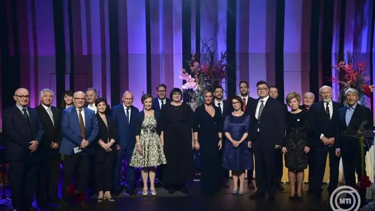 A díjazottak és díjátadók a Duna Médiaszolgáltató Nonprofit Zrt. által alapított szakmai díjak átadásán a Budapest Music Centerben 2025. december 11-én. MTI/Kovács Attila