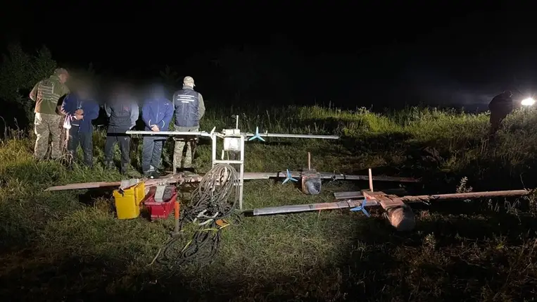 Drónokkal próbáltak cigarettát csempészni Romániába – figyelmeztető lövések leadásával fogták el a kárpátaljai csempészeket. Fotó: Ukrán Állami Határőrszolgálat