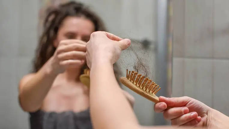 Erős hajhullást okozhat ez az étel, és sokan nem is sejtik - Mutatjuk, mit egyél helyette