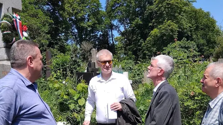 Főhajtás a nemzeti összetartozás napja alkalmából Ungváron - Posch Alajos mártír újságíróra emlékeztek