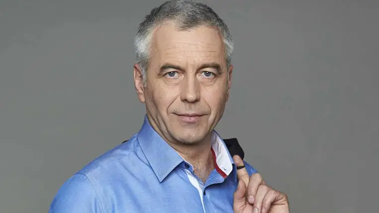 17 évig volt tévésztár, most villanyszerelőkkel dolgozik