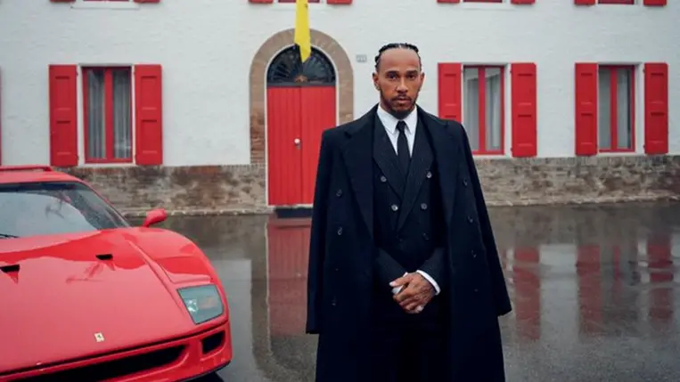 Máris kellemetlen helyzetbe kerülhet Lewis Hamilton a Ferrarinál