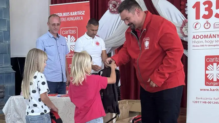 Háromszáz kárpátaljai gyerekhez juttat el tanszereket a Katolikus Karitász - Legyen öröm az iskolakezdés!
