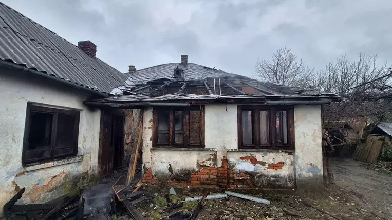 Halálos tűzeset Újalkiban (Nove Klinove, Beregszászi járás, Kárpátalja). Fotó: DSZNSZ