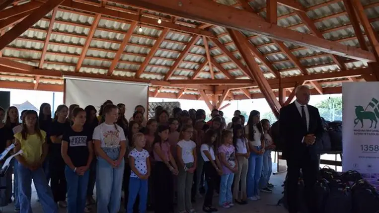 Kárpátaljai gyerekek iskolakezdését is segíti az MRSZ - Megérkeztek a szeretet-táskák. Fotó: Kárpátinfó/ Marton Erzsébet