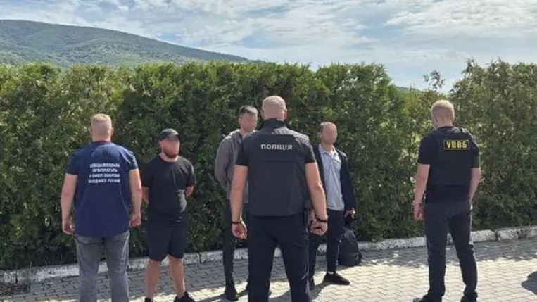 Egy kárpátaljai férfi két embert próbált Romániába juttatni, de lebukott. 6000 dollárt ajánlott egy határőrnek, aki elutasította ajánlatát. Fotó: DPSZU