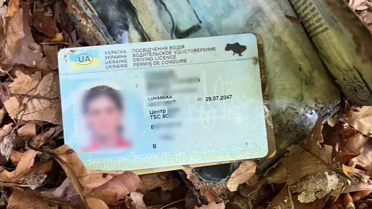 A Kárpátokban két helyszínen is emberi csontvázat találtak az ukrán határőrök. Az egyik áldozat személyazonosságát iratok alapján sikerült megállapítani.. Fotó: Ukrán Állami Határőrszolgálat