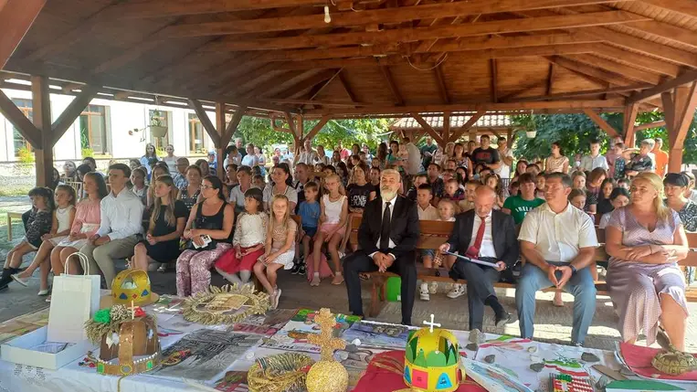 A KMNE alkotói pályázatának eredményhirdetésén - Nemzeti ünnepünk – augusztus 20.