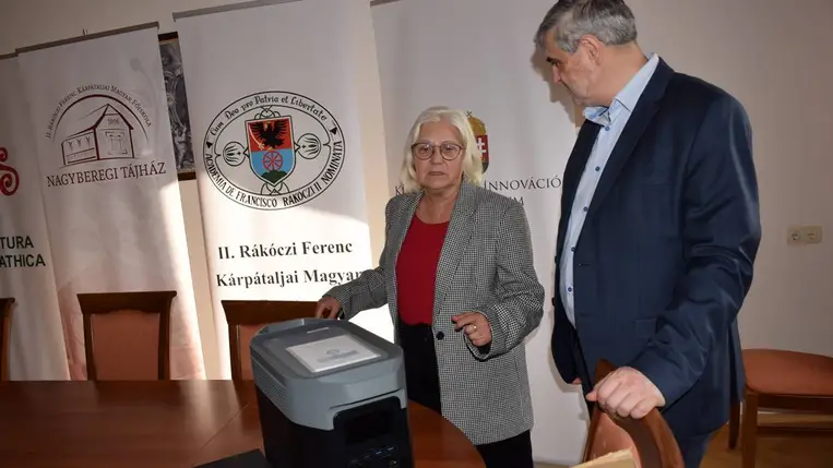 Magyarország segít - Nagy teljesítményű áramforrást kapott a Nagyberegi Tájház