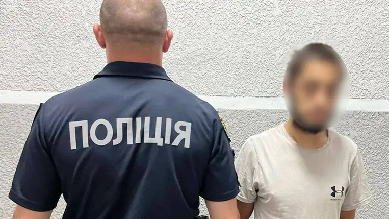 Munkácson egy 27 éves férfi megtámadott egy nőt és elvette arany ékszereit. A rendőrség rövid időn belül elfogta, a zsákmányt lefoglalták és visszaadják a sértettnek. Fotó: Nemzeti Rendőrség