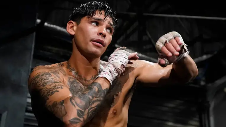 Műtét vár az eltiltása után visszatérő botrányhős sztárbokszolóra