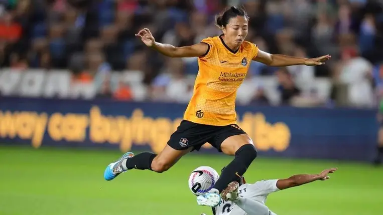 Visszavonult az első női focista, aki férfi csapatban is játszott